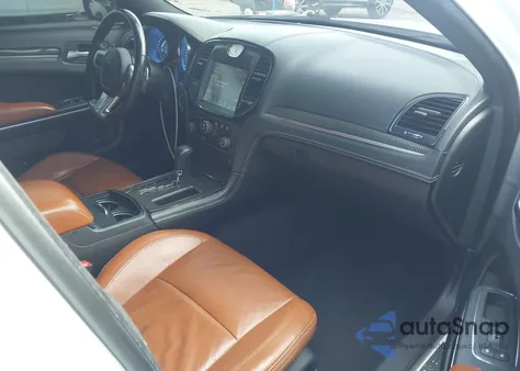 2014 Chrysler 300 Srt8 z USA, uszkodzony, nr VIN 2C3CCAFJ9EH211604